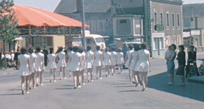 1964-Parade des gymnastes des Feux Follets pour la fête communale